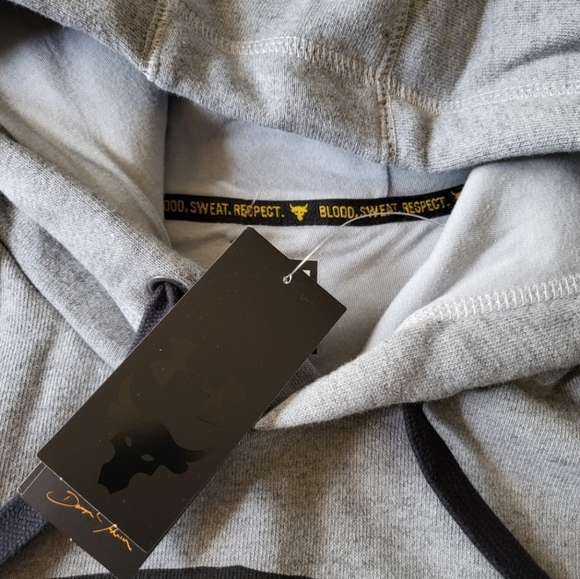 Project Rock Under Armour Thick Activewear Hoodie Sweater Warm Up - Picture 5 of 9